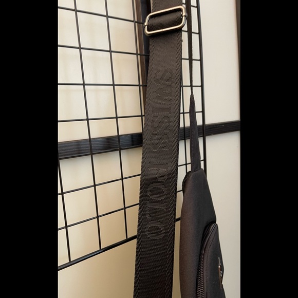 Crossbody with adjustable straps - Picture 4 of 7